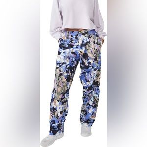Free People FP Movement Mesmerize Me Print Cargo Pants Size M NWT